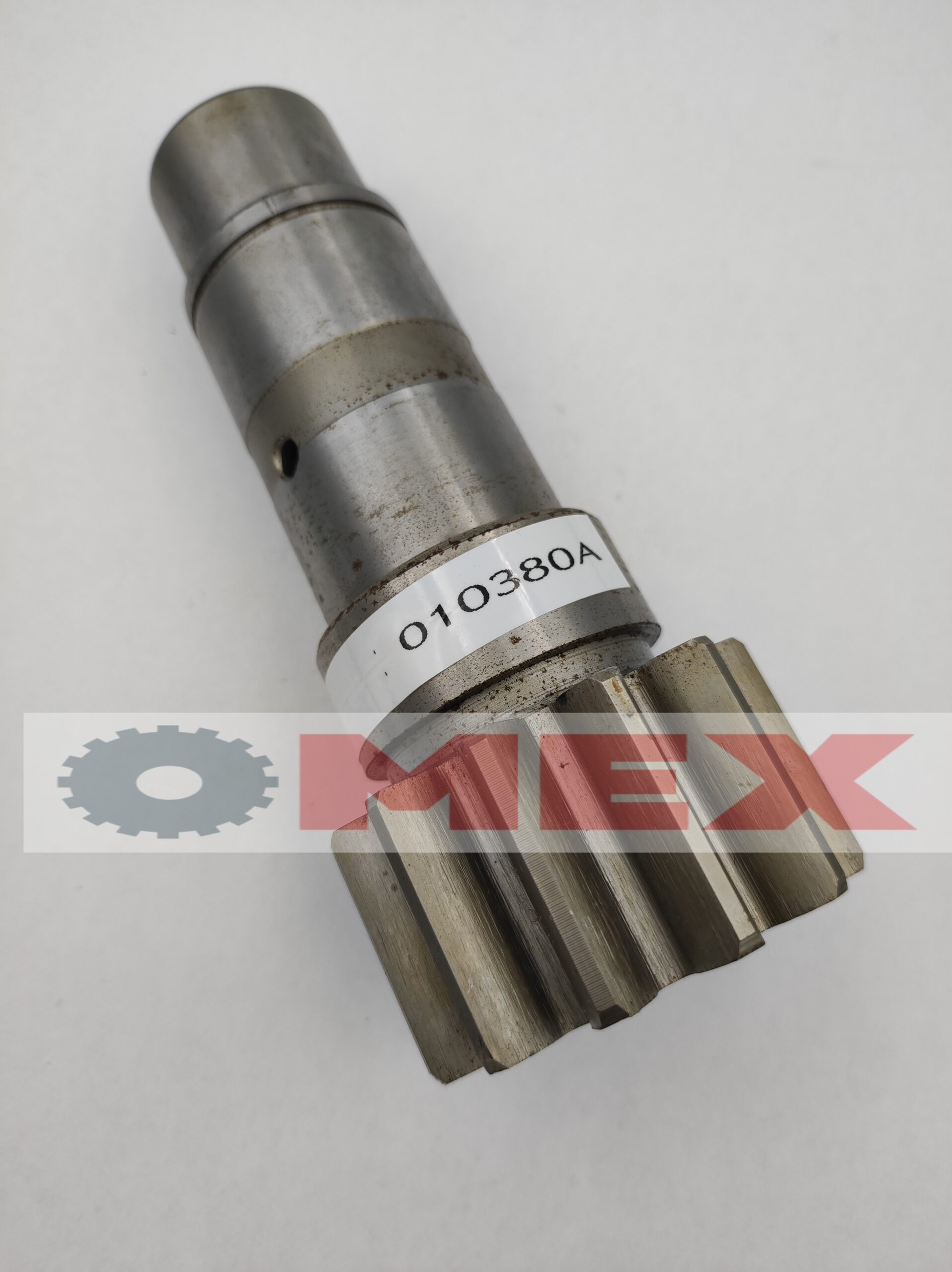 010380A Wałek silnika obrotu Takeuchi TB015, TB15