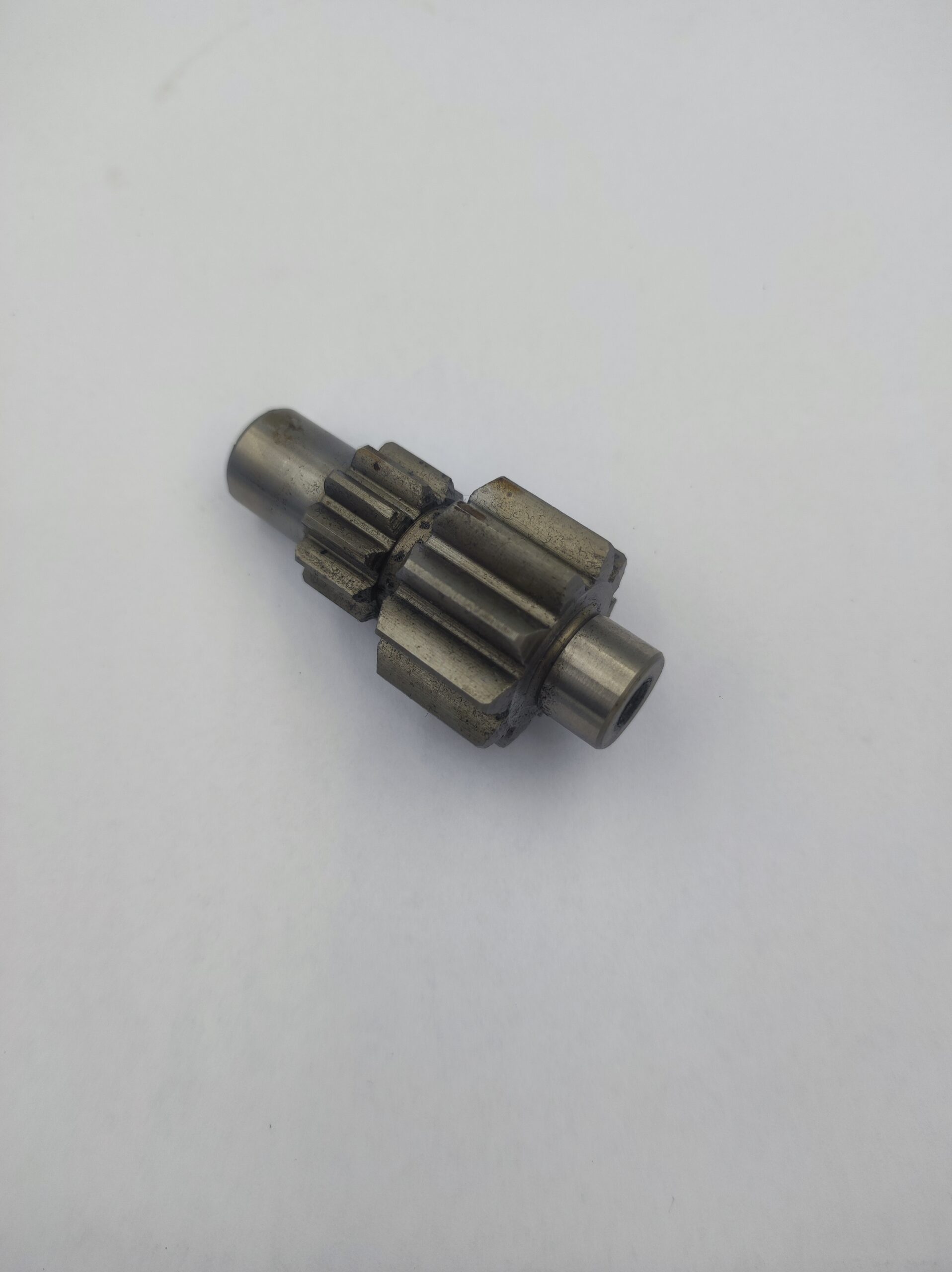 010520A Wałek silnika hydraulicznego obrotu Cat 302.5