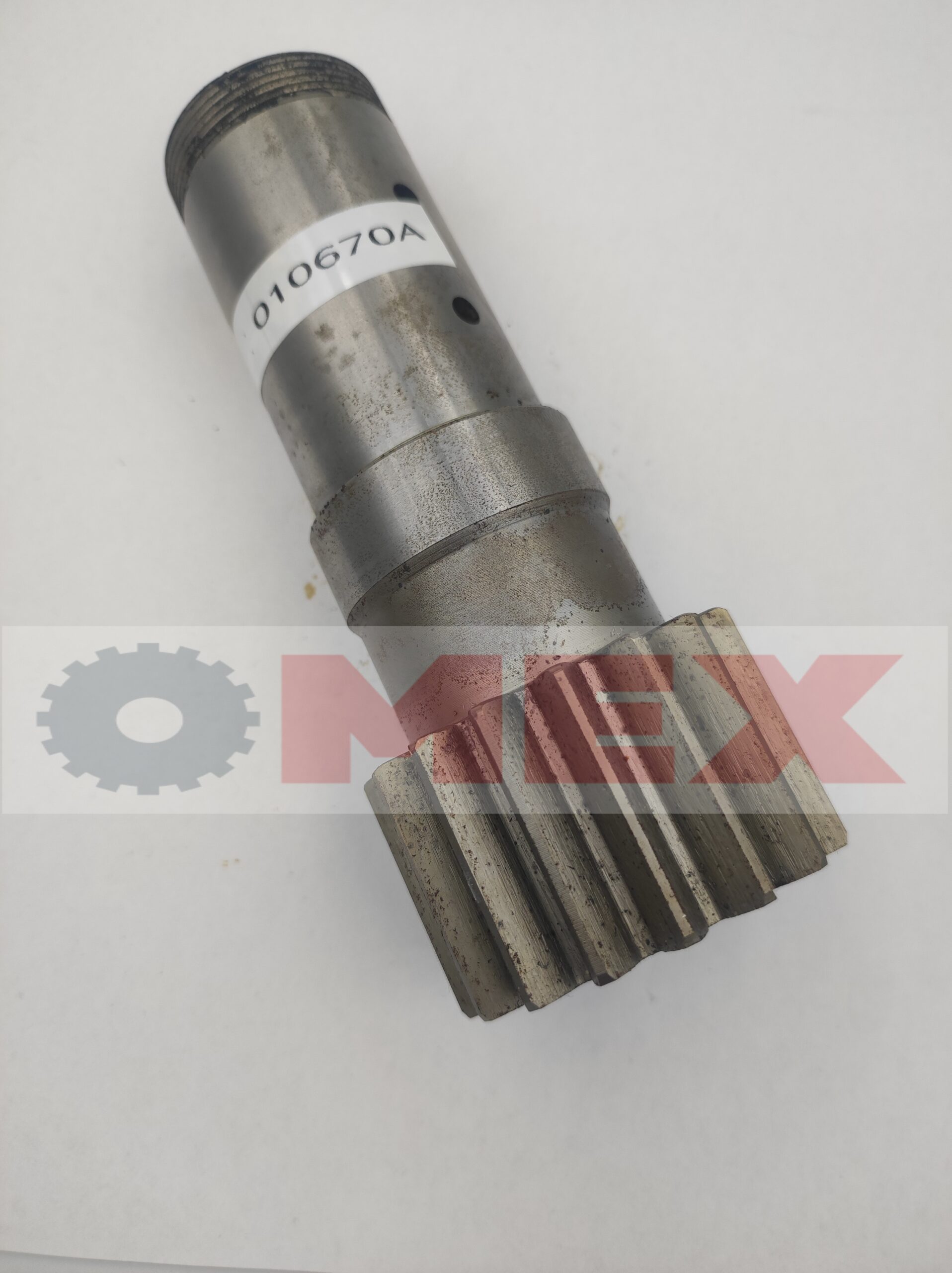 010670A Wałek obrotu Komatsu PC16