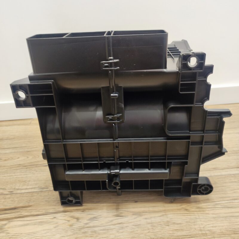 YA00042370 Obudowa nagrzewnicy Hitachi ZW220-6