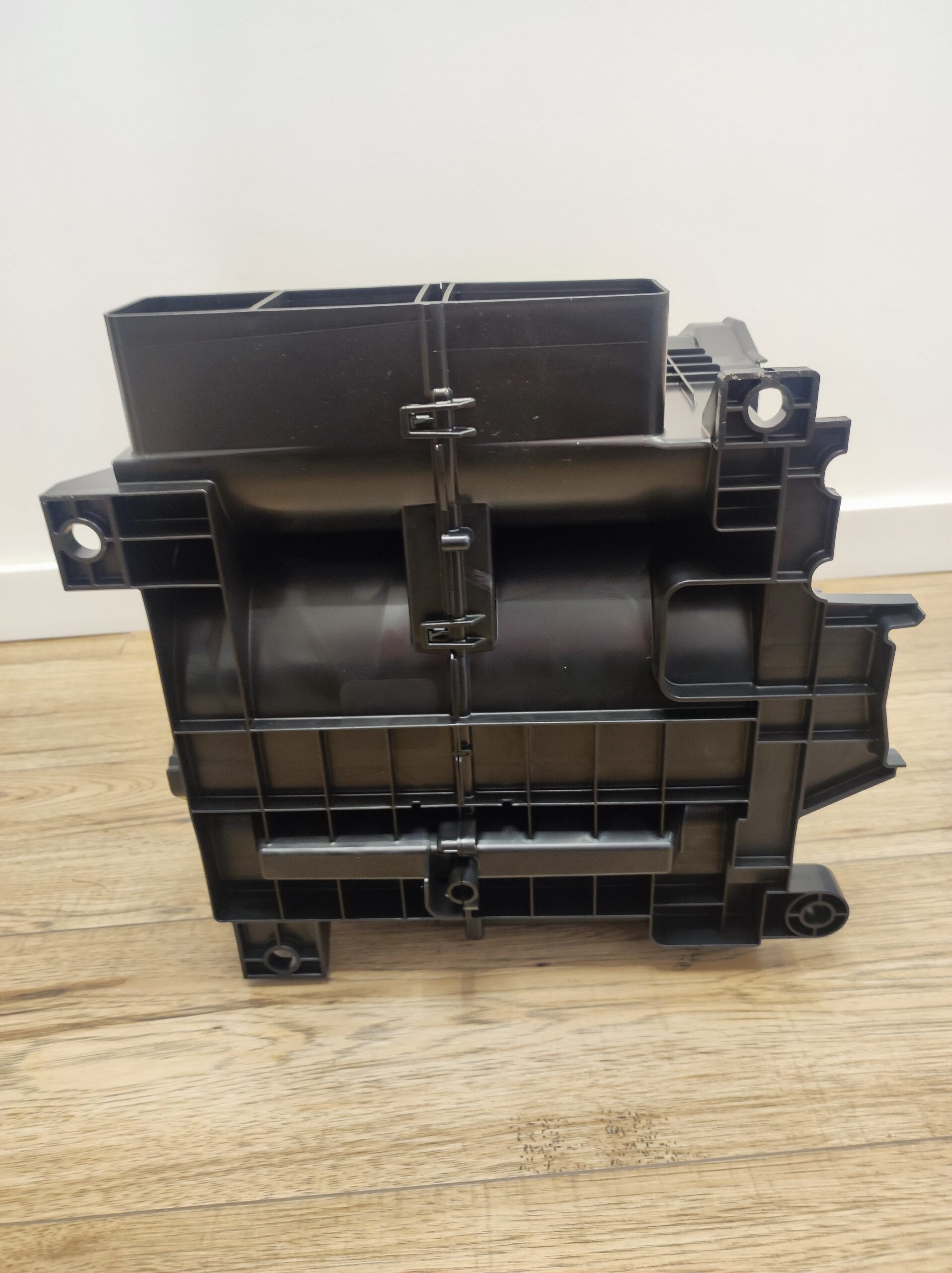 YA00042370 Obudowa nagrzewnicy kabiny Hitachi ZW220-6 - obrazek 2