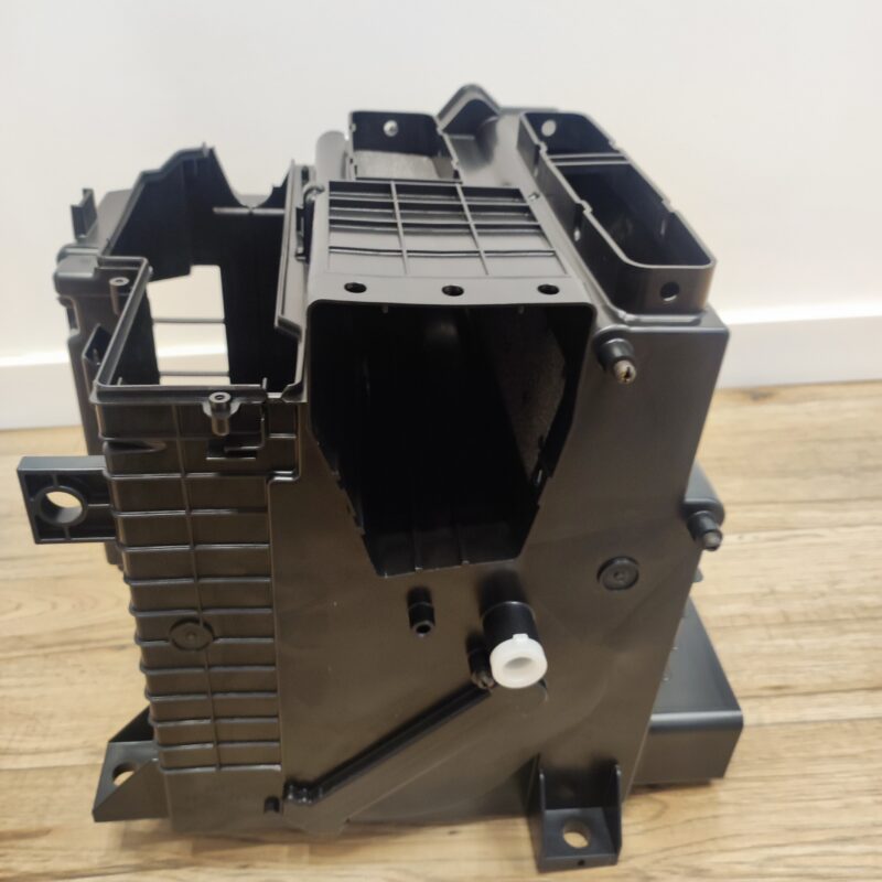 YA00042370 Obudowa nagrzewnicy kabiny Hitachi ZW220-6