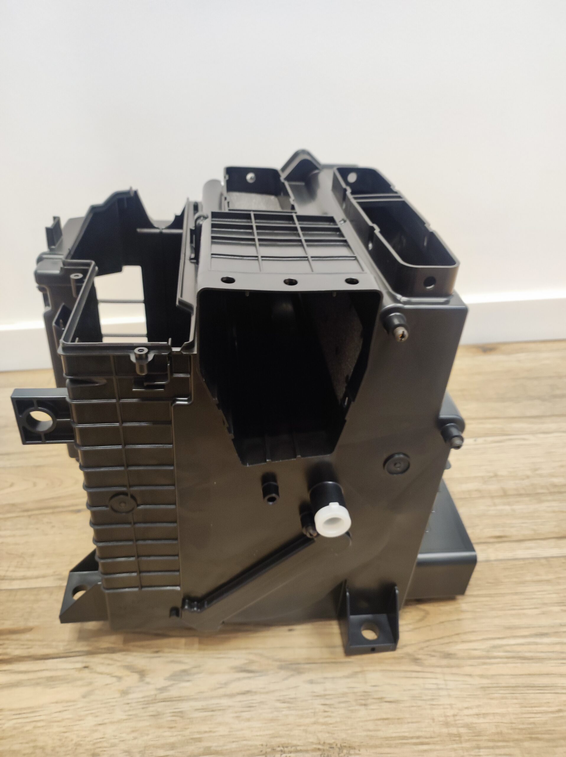 YA00042370 Obudowa nagrzewnicy kabiny Hitachi ZW220-6
